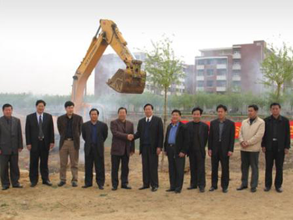 2006年捐贈150萬元資助山東科技大學(xué)的校園建設(shè)